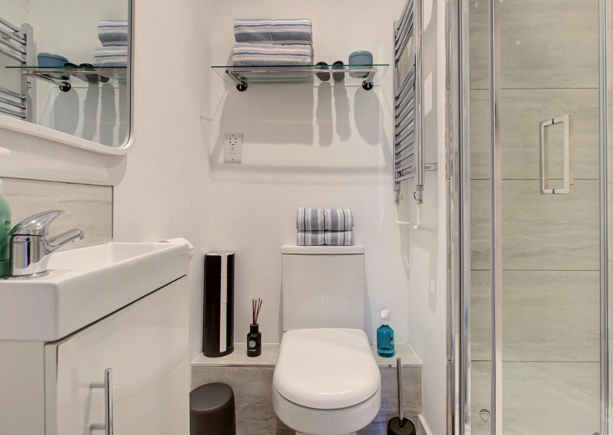 Stylish, Business Traveller Friendly Apartment, With Free Parking And Netflix Farnborough  Ngoại thất bức ảnh