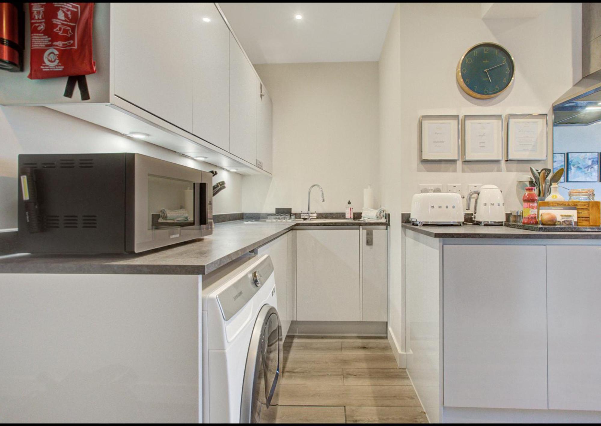 Stylish, Business Traveller Friendly Apartment, With Free Parking And Netflix Farnborough  Ngoại thất bức ảnh