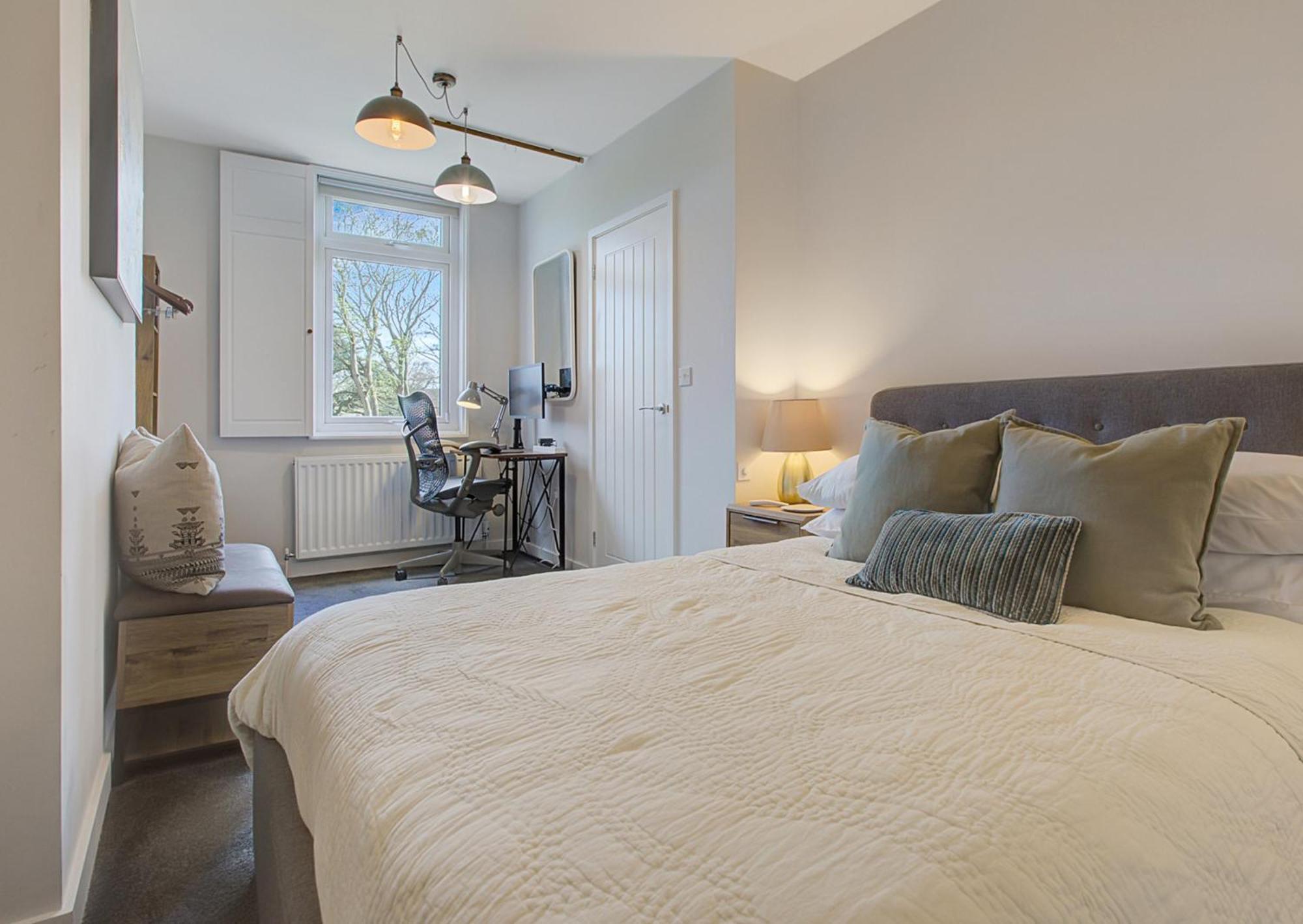 Stylish, Business Traveller Friendly Apartment, With Free Parking And Netflix Farnborough  Ngoại thất bức ảnh