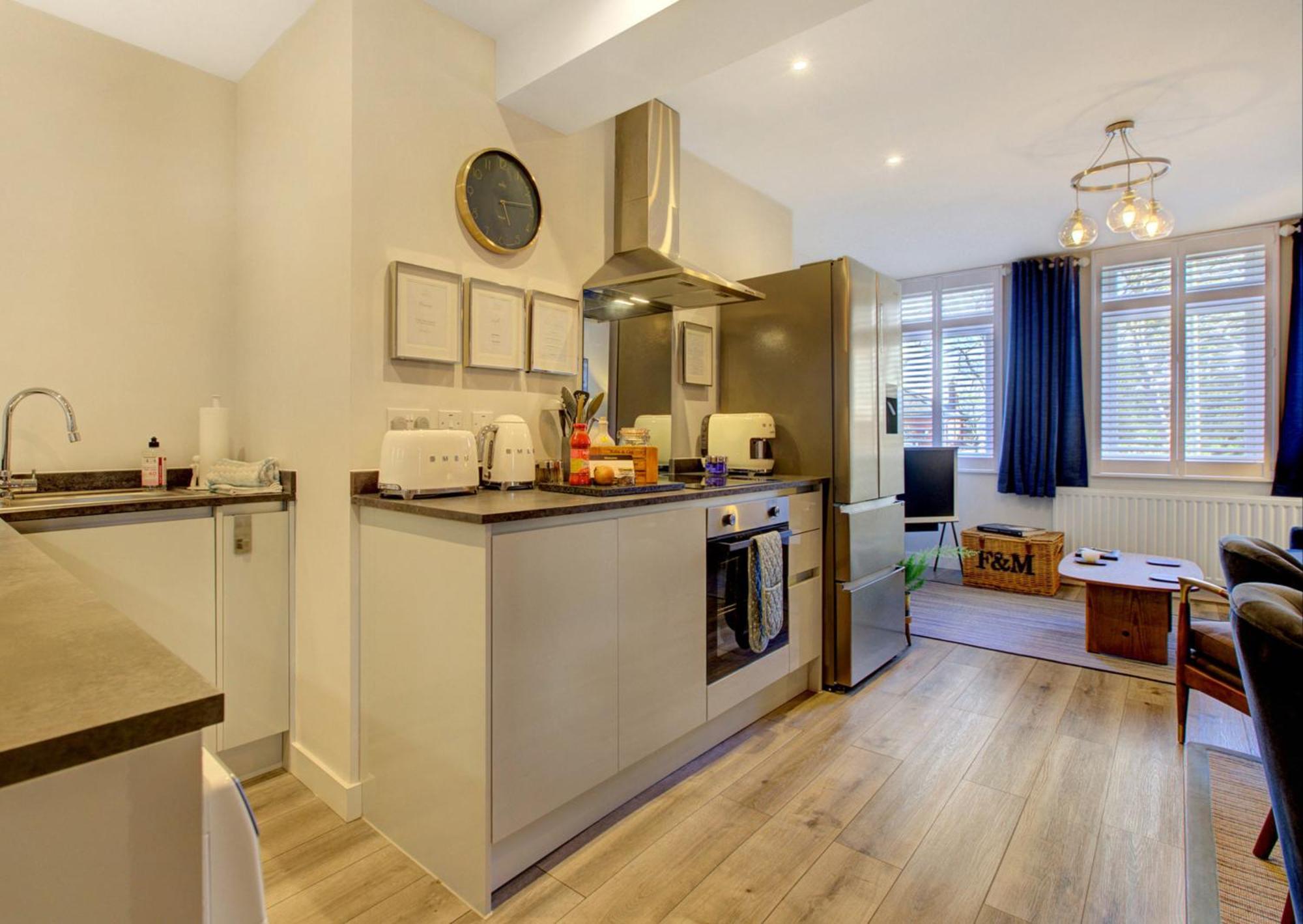 Stylish, Business Traveller Friendly Apartment, With Free Parking And Netflix Farnborough  Ngoại thất bức ảnh